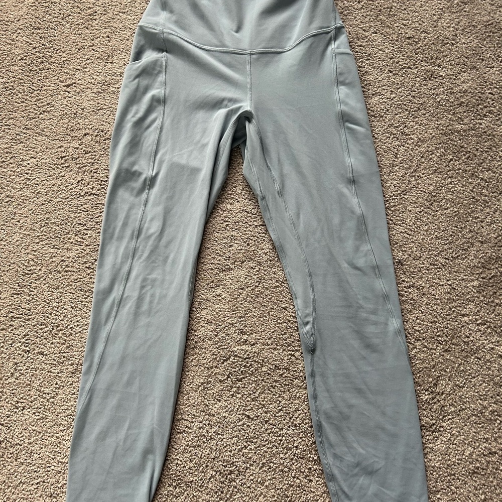 NWOT Lululemon align high rise with pockets Size 6, 25”